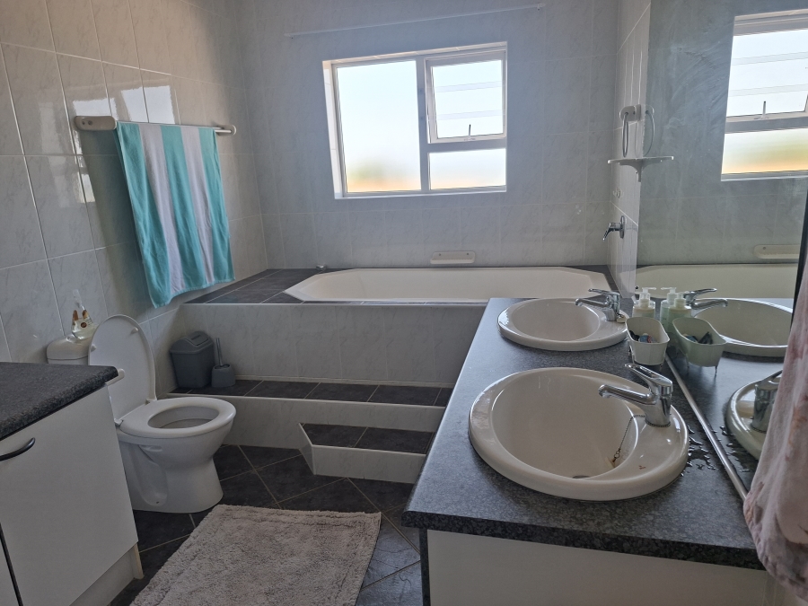 6 Bedroom Property for Sale in Aston Bay Eastern Cape